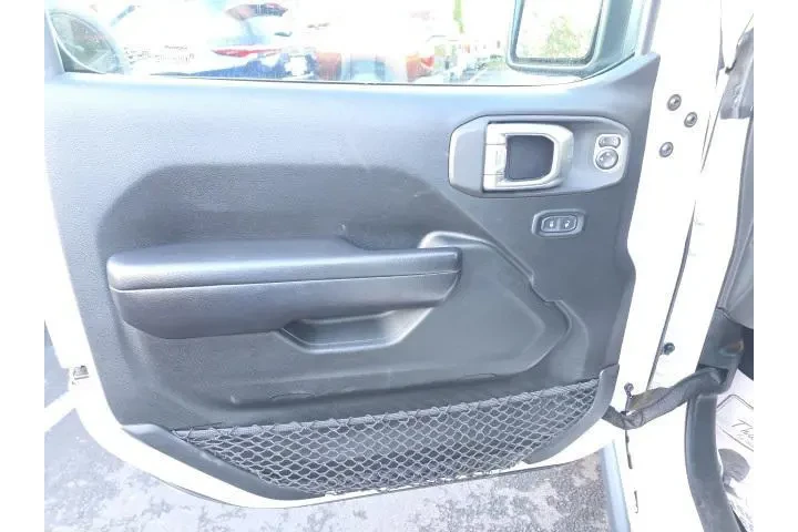 $26499 : Jeep Wrangler Unlimited 2020 image 8