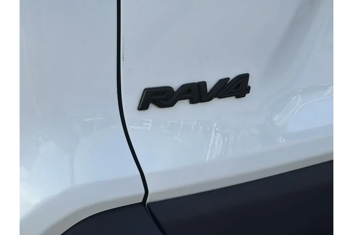 $29147 : Toyota RAV4 2023 XLE 4dr SUV image 2