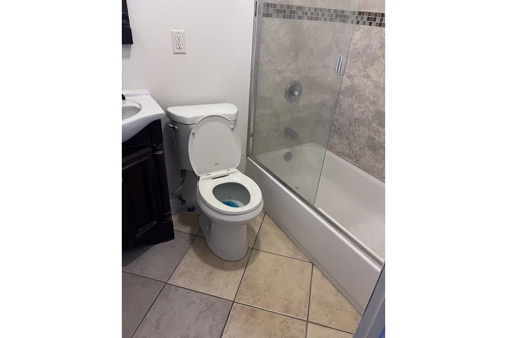 $225 : Se renta cuarto image 1