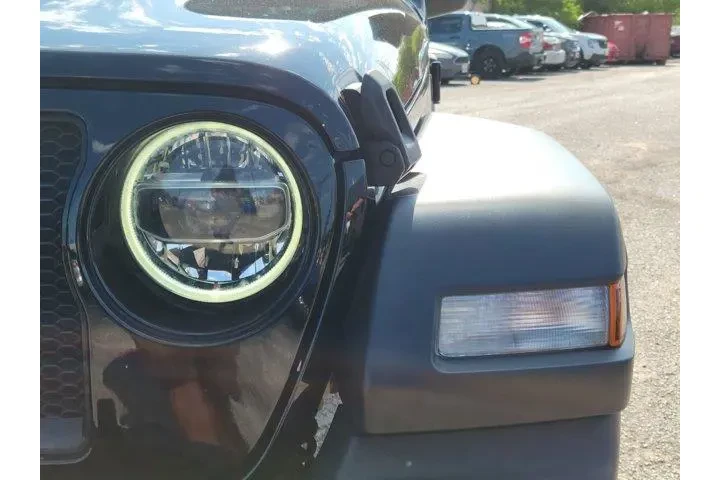 $27500 : Jeep Wrangler Unlimited 2021 image 9