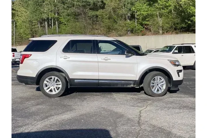 $16490 : Ford Explorer 2019 AWD XLT 4 image 2