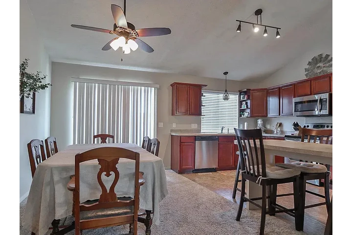 $1350 : Modern 3-Bedroom Home for Rent image 5