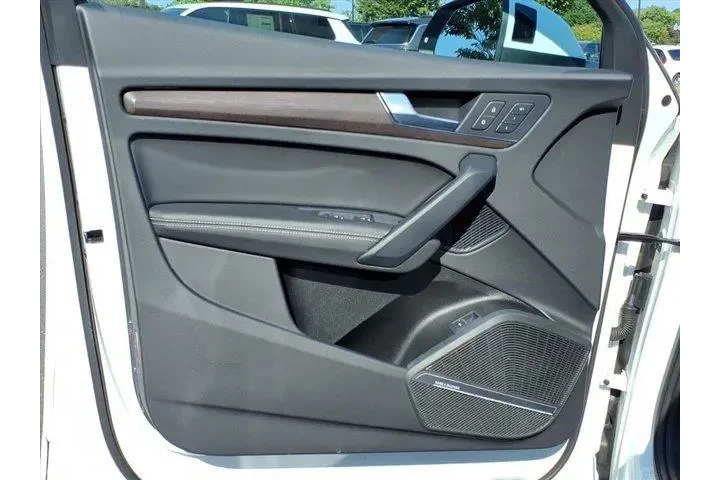 $30499 : Audi Q5 2024 AWD quattro S l image 6