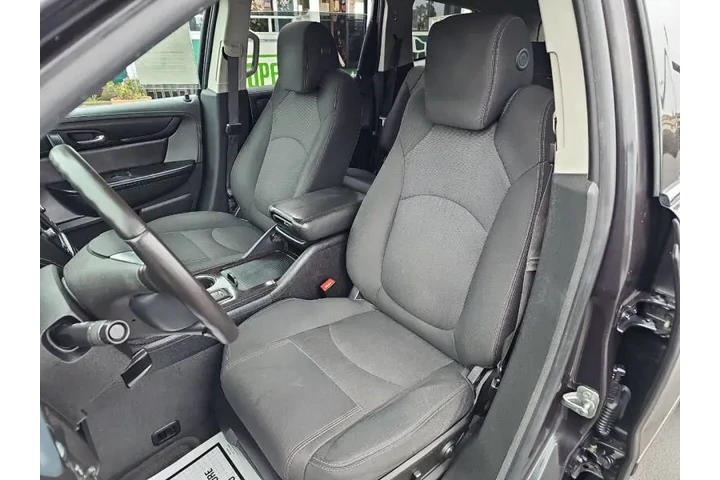 $13995 : 2017 Traverse LT image 10