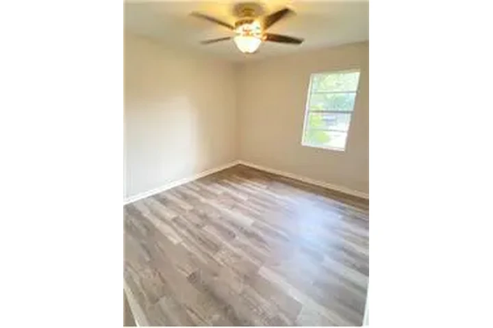 $1800 : Rental property with 3 bedro image 8