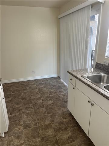 $2400 : APT 2 CUARTOS 2 BAÑOS LYNWOOD image 2