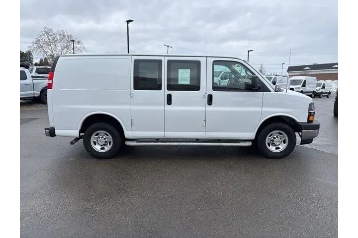 $29498 : Chevrolet Express 2024 2500 image 2