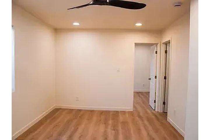 $1700 : Aplicaciones de 3bedsandbaths image 1