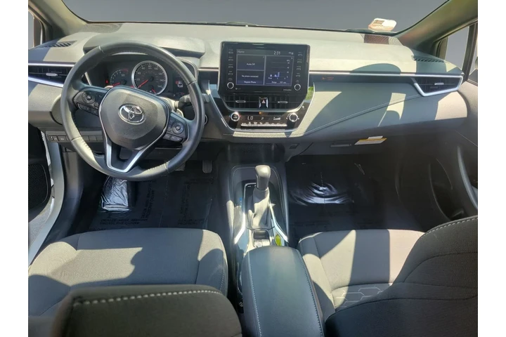 $21970 : Toyota Corolla Hatchback 202 image 10