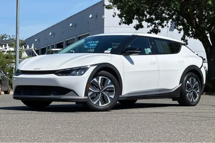 $25977 : Kia EV6 2024 Light Long Rang image 1