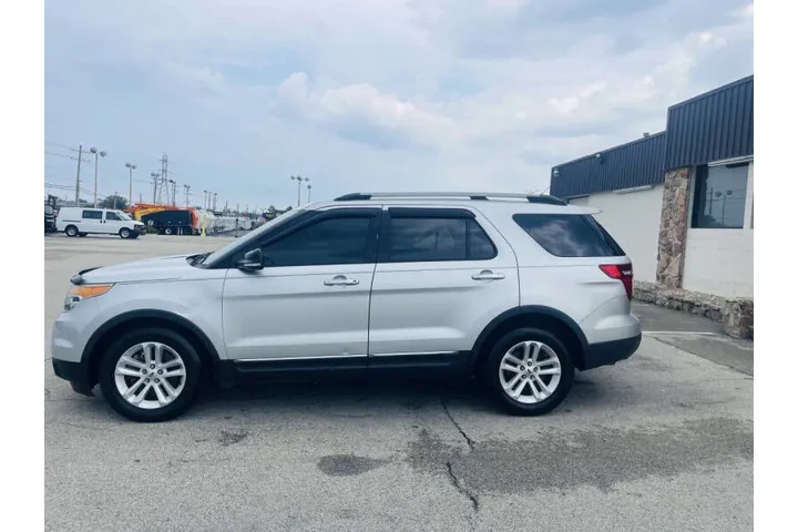 $4850 : 2013 Explorer XLT image 3