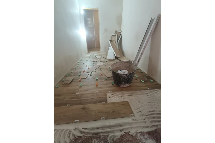Tile setter image 5