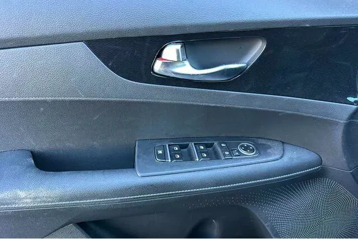 $20598 : Kia Forte 2023 GT-Line 4dr S image 10