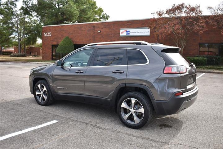 2019 Cherokee Limited image 9