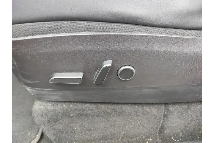 $32085 : Tesla Model Y 2022 AWD Long image 7