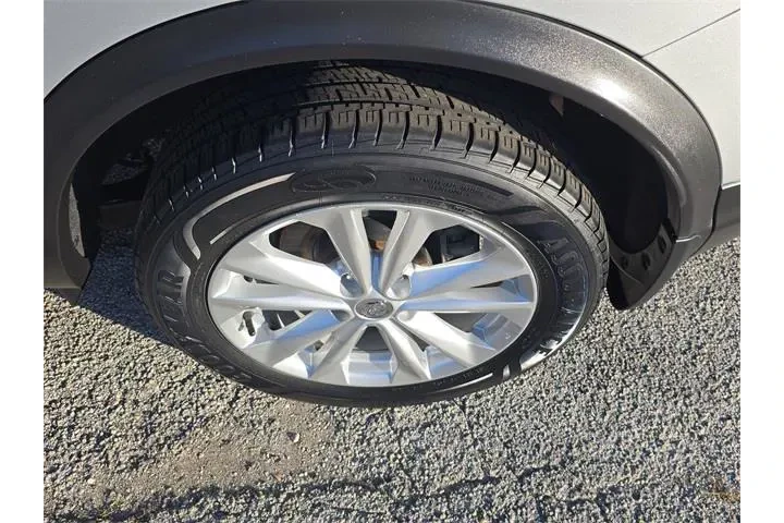 $13590 : Nissan Rogue Sport 2018 S 4d image 8