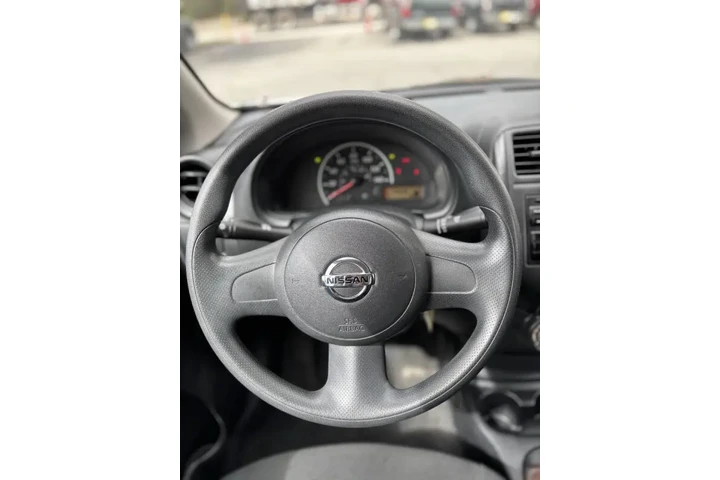 2012 Versa 1.6 SV image 6