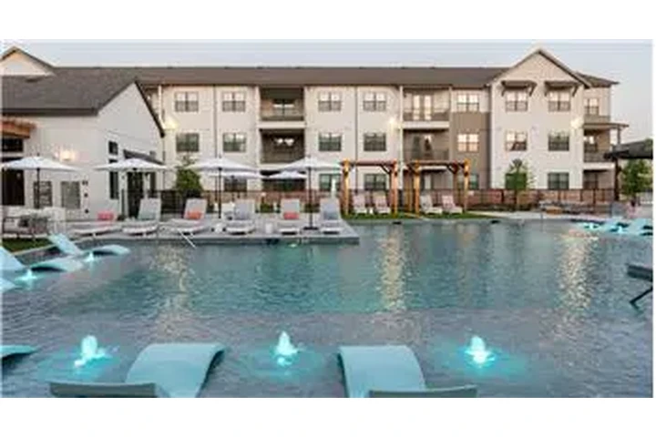 $2015 : Rental property with 2 bedro image 1