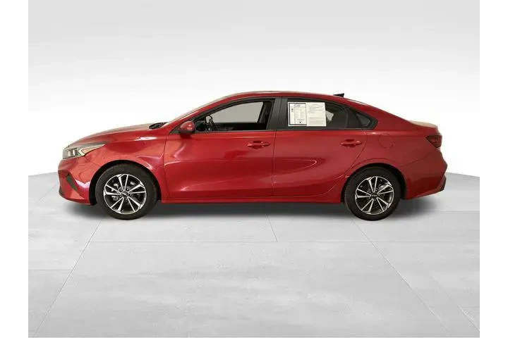 $15585 : Kia Forte 2024 LXS 4dr Sedan image 2