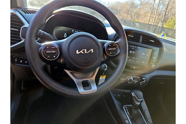 $16998 : Kia Soul 2024 LX 4dr Crossov image 9