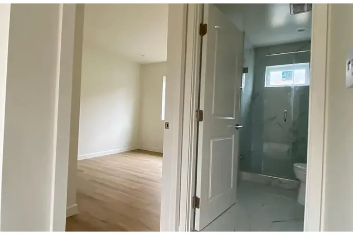 $2400 : Available 3Bed/2Bath in LA image 6