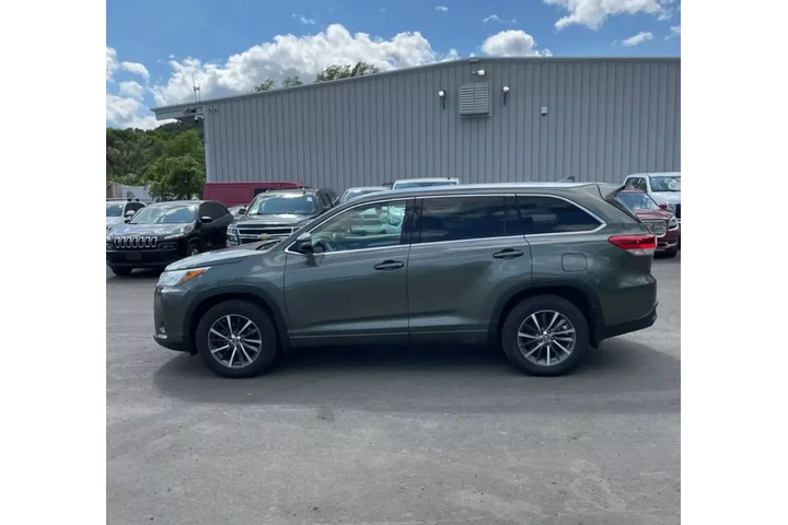 $17950 : 2017 TOYOTA HIGHLANDER XLE SP image 6
