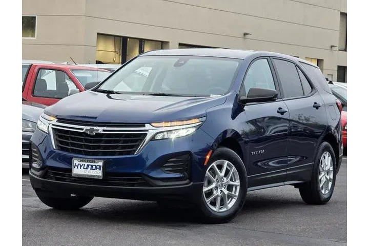 $18900 : Chevrolet Equinox 2022 LS 4d image 2