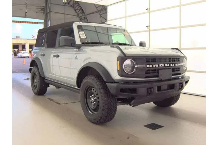 $32999 : Ford Bronco 2023 4x4 Black D image 4