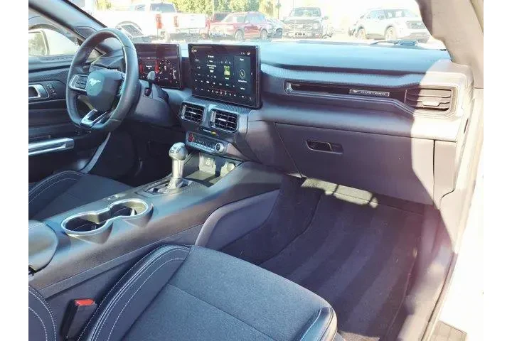 $31316 : Ford Mustang 2025 EcoBoost 2 image 10