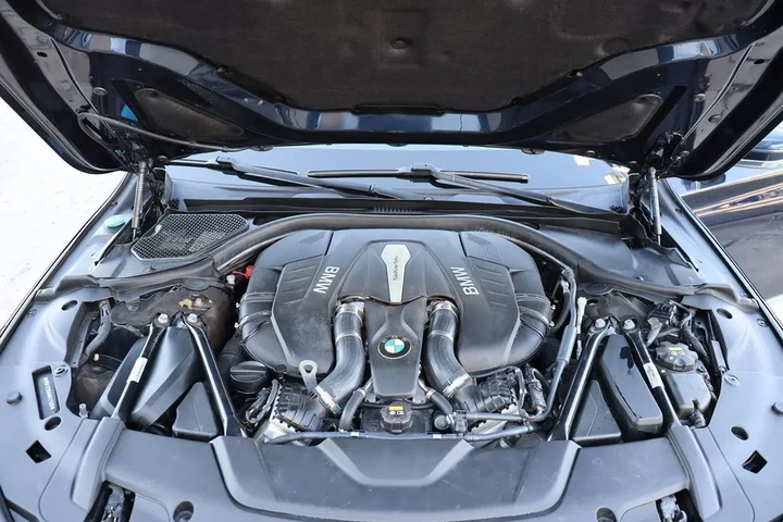 $24998 : 2017 7 Series 750i xDrive image 1