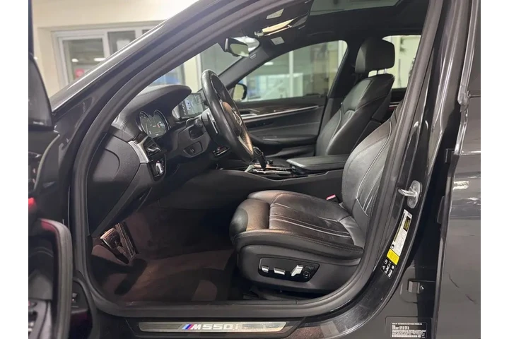 $27588 : 2018 5 Series M550i xDrive image 7
