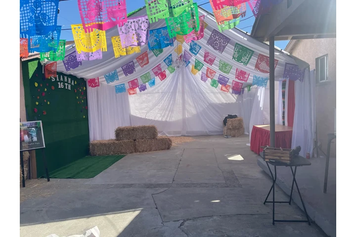 Fiestas y construction image 5