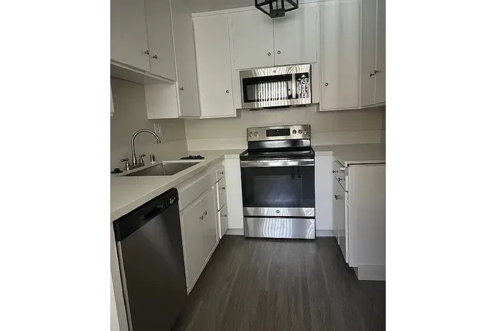 $1650 : Fantastic 2bd 2ba @Riverside image 1