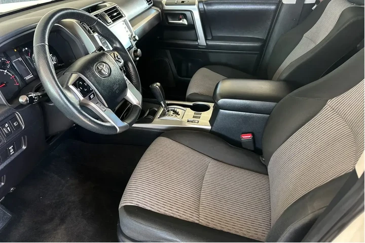 $32900 : Toyota 4Runner 2020 4x2 SR5 image 9