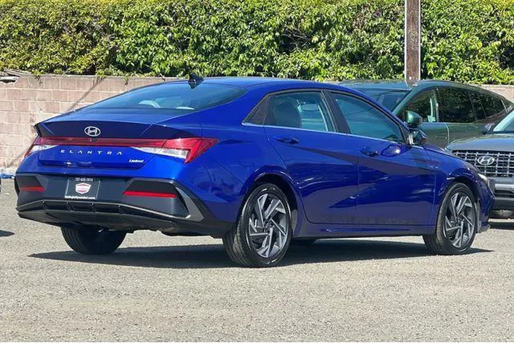 $23390 : Hyundai ELANTRA 2025 Limited image 5