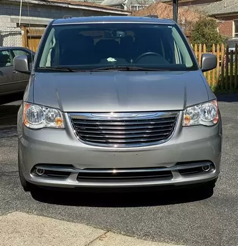 $5000 : 2015 Chrysler Town & Country T image 1