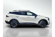 $31126 : Kia Sportage Plug-In Hybrid thumbnail