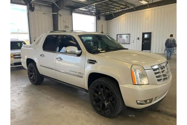 $14000 : 2008 Escalade EXT image 4
