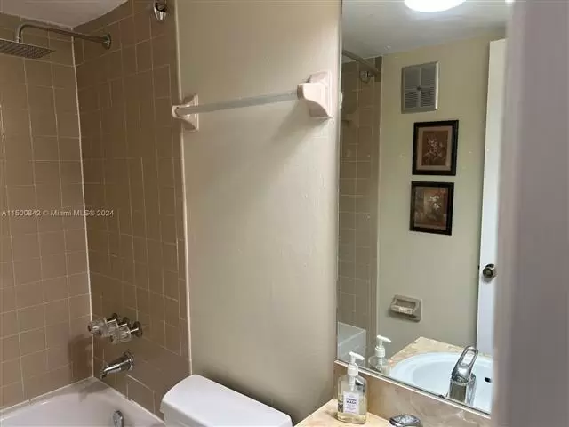 $2200 : Apartment for Rent image 7