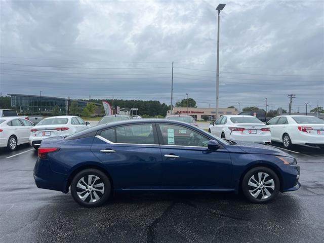 $19490 : PRE-OWNED 2022 NISSAN ALTIMA image 8