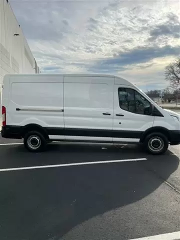 $13995 : 2018 Transit 250 Van Med. Roo image 3