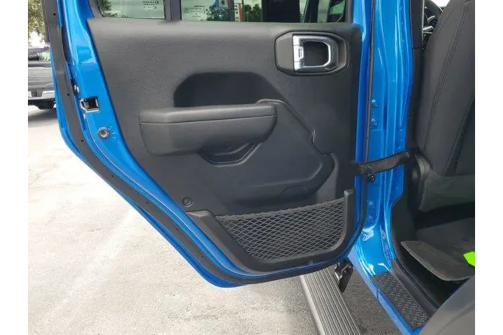 $35973 : Jeep Wrangler Unlimited 2022 image 10