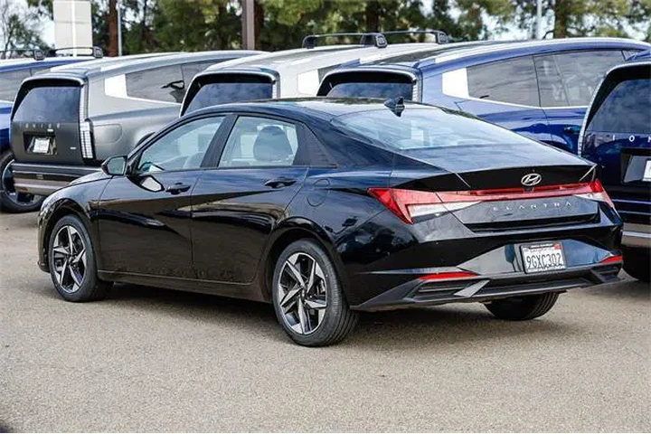 $19992 : Hyundai ELANTRA 2023 SEL 4dr image 2