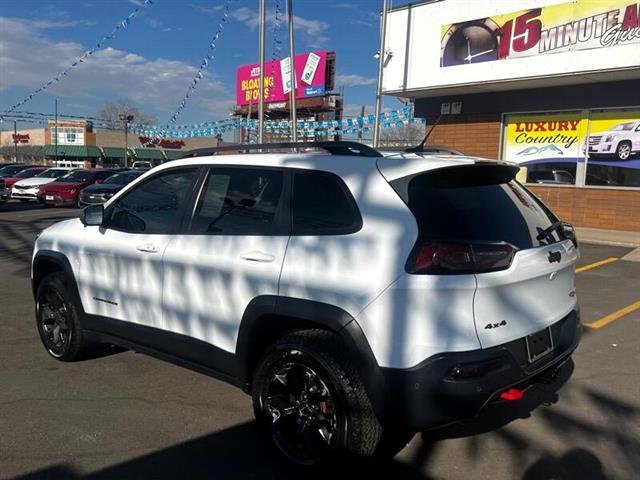 2015 Cherokee 4WD 4dr Trailha image 3