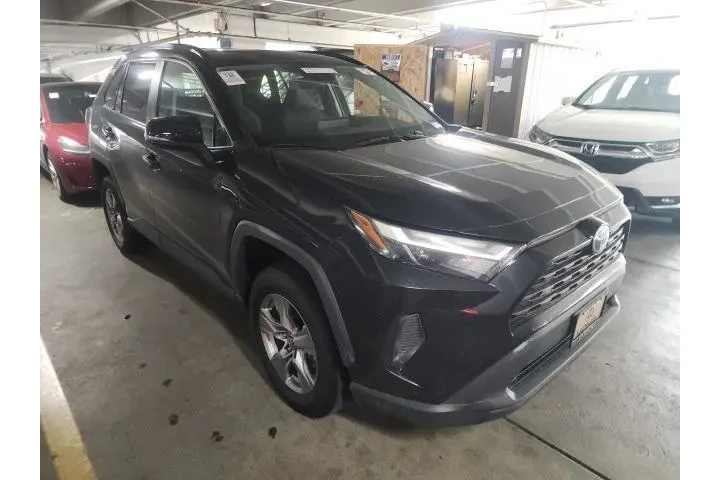 $28900 : Toyota RAV4 2024 XLE 4dr SUV image 1
