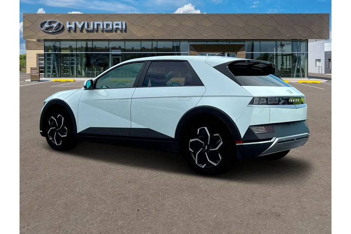 $27670 : Hyundai IONIQ 5 2024 SEL 4dr image 4