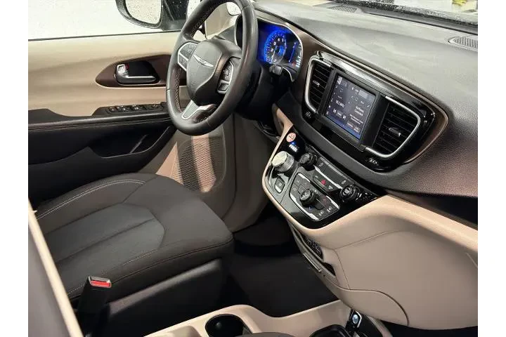 $22500 : Chrysler Voyager 2022 LX 4dr image 10