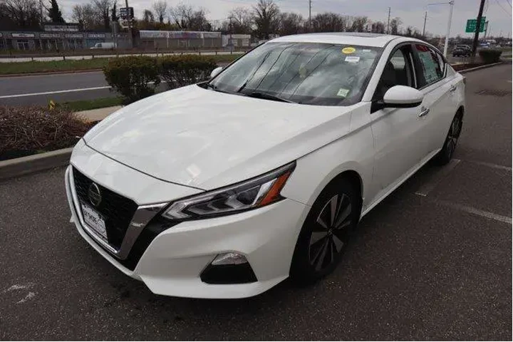 $17923 : Nissan Altima 2022 2.5 SV 4d image 9