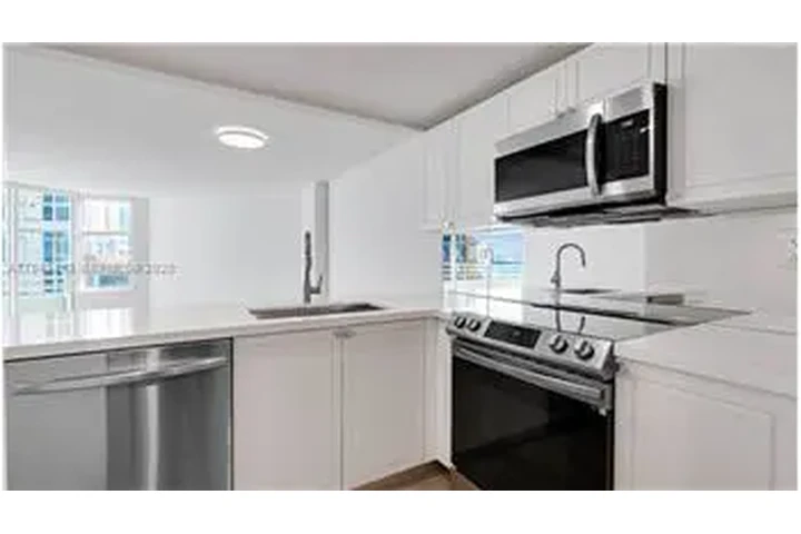$4185 : Rental property with 1 bedro image 10