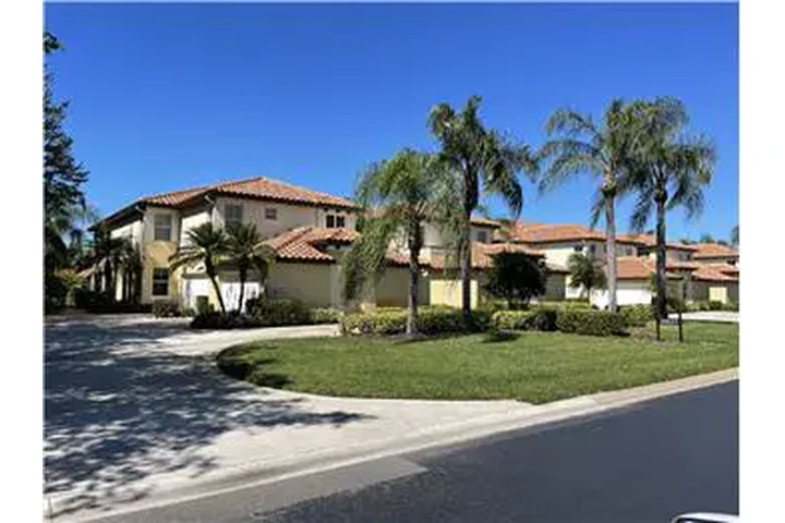 $3495 : Rental property with 3 bedro image 1